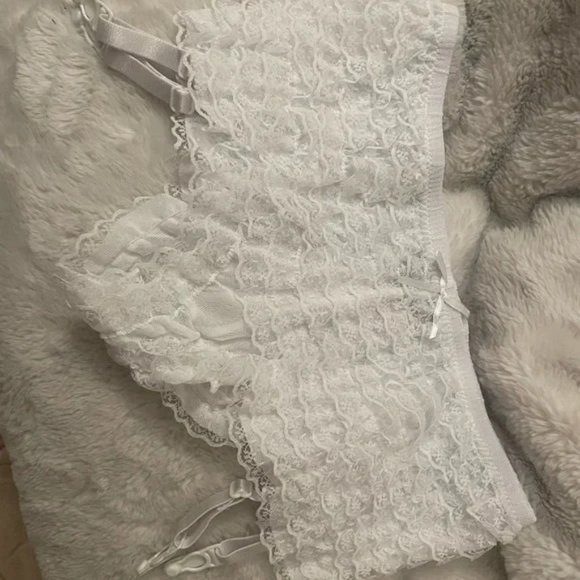 NEW IN BAG -  Be Wicked White Ruffle Shorts with Garters - Picture 3 of 3